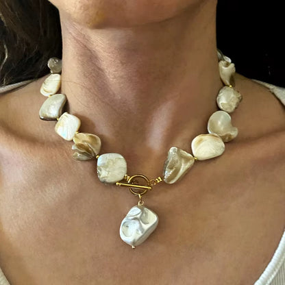 2023 Trend Elegant Jewelry Wedding Big Pearl Necklace for Women Fashion Imitation Pearl Green Rose Color Stone Choker Necklace